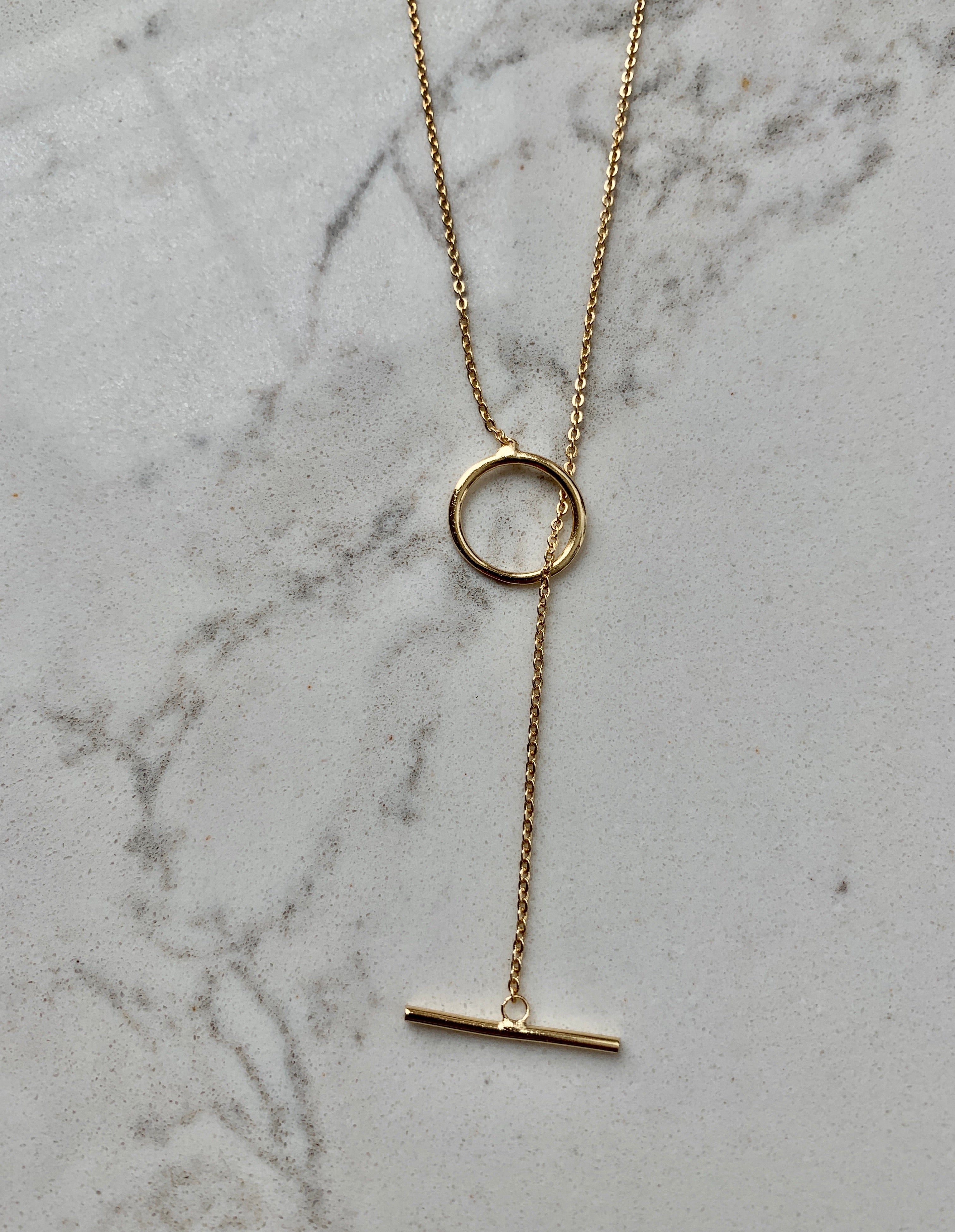 Gold Lariat Chain Necklace.