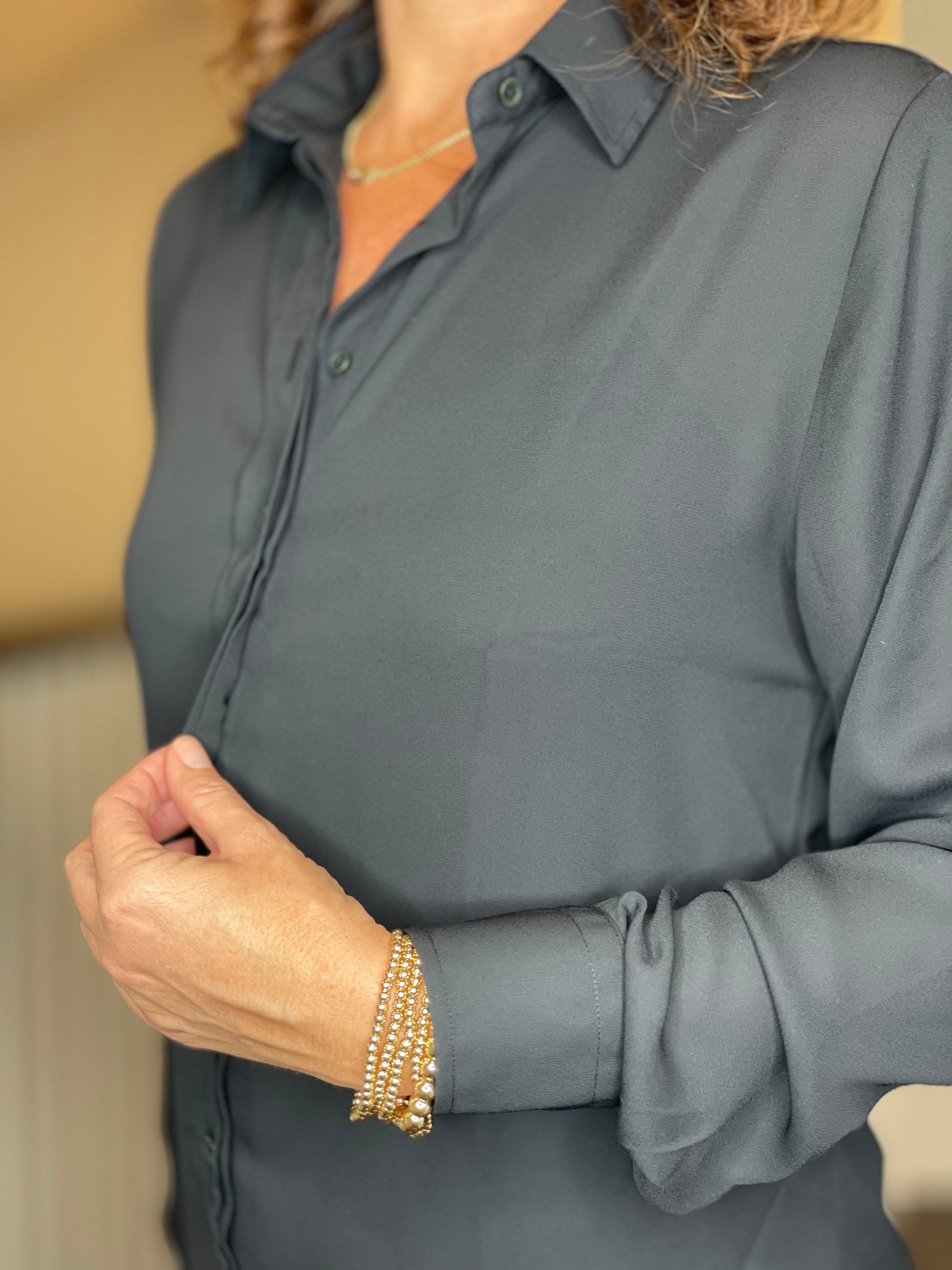 THE SHIRT-The Signature Shirt in Black.