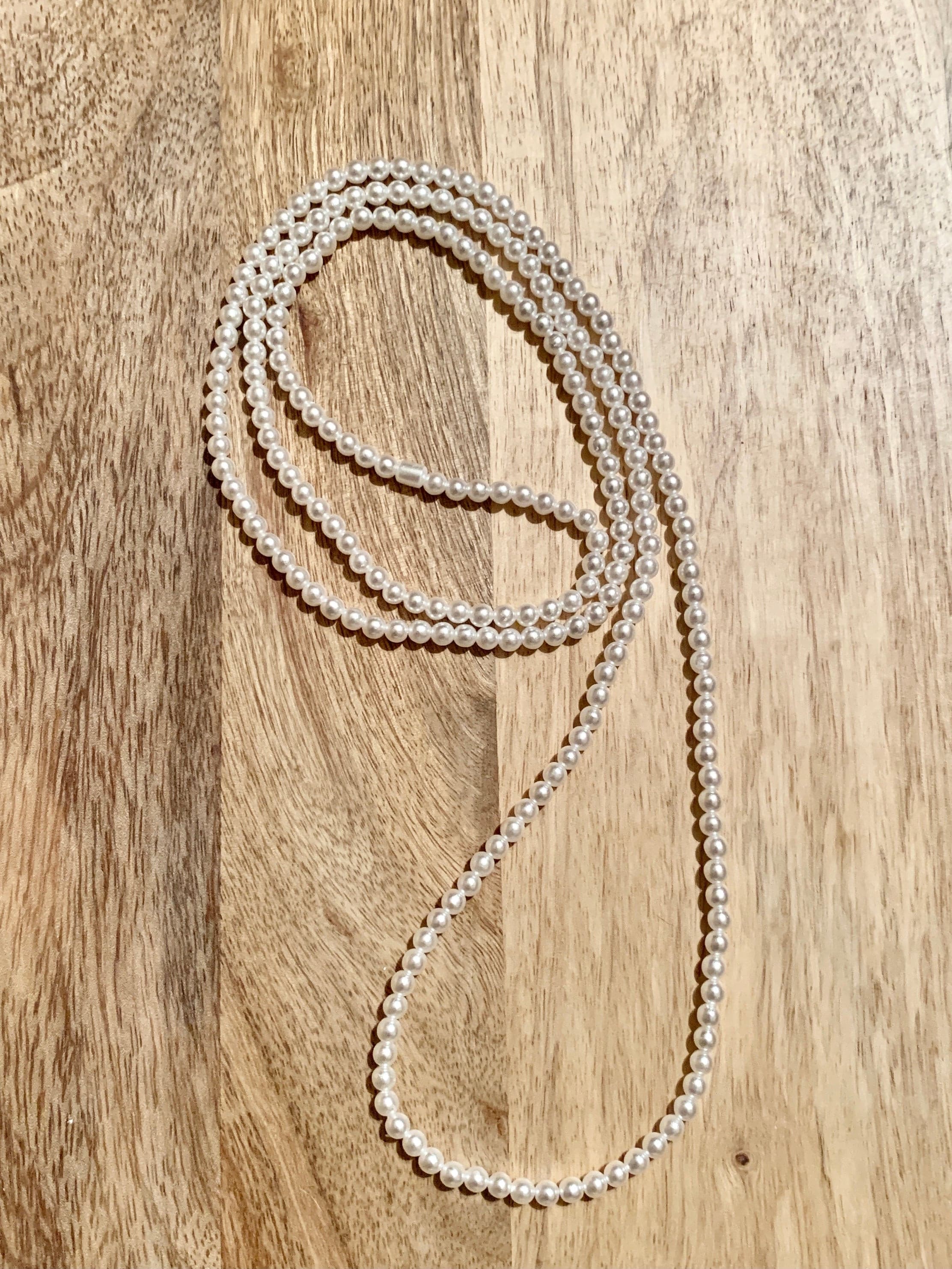 Mini Pearl Necklace.