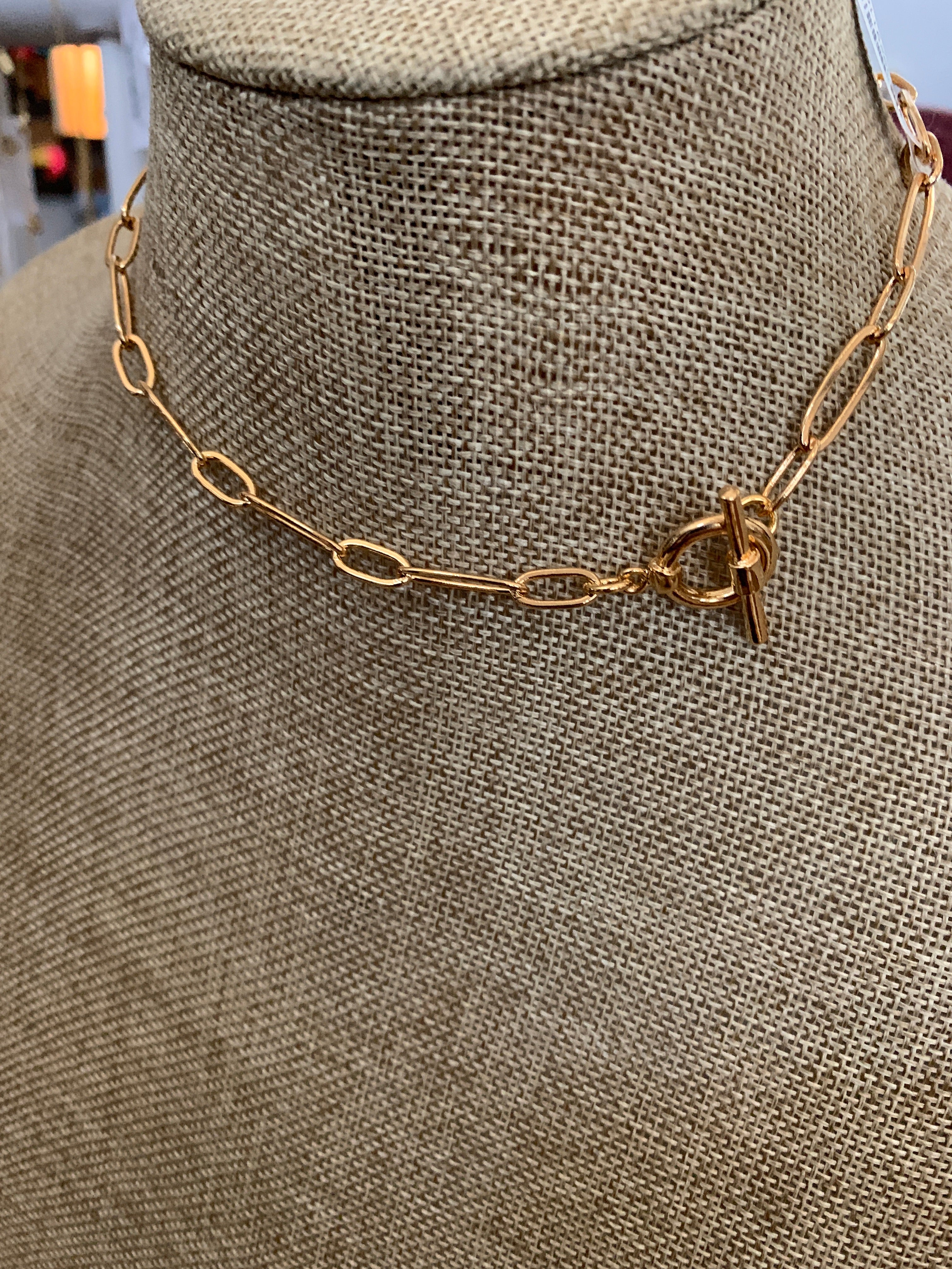 Oval Chain Single Layer - Sutton 14” W/Toggle Clasp.
