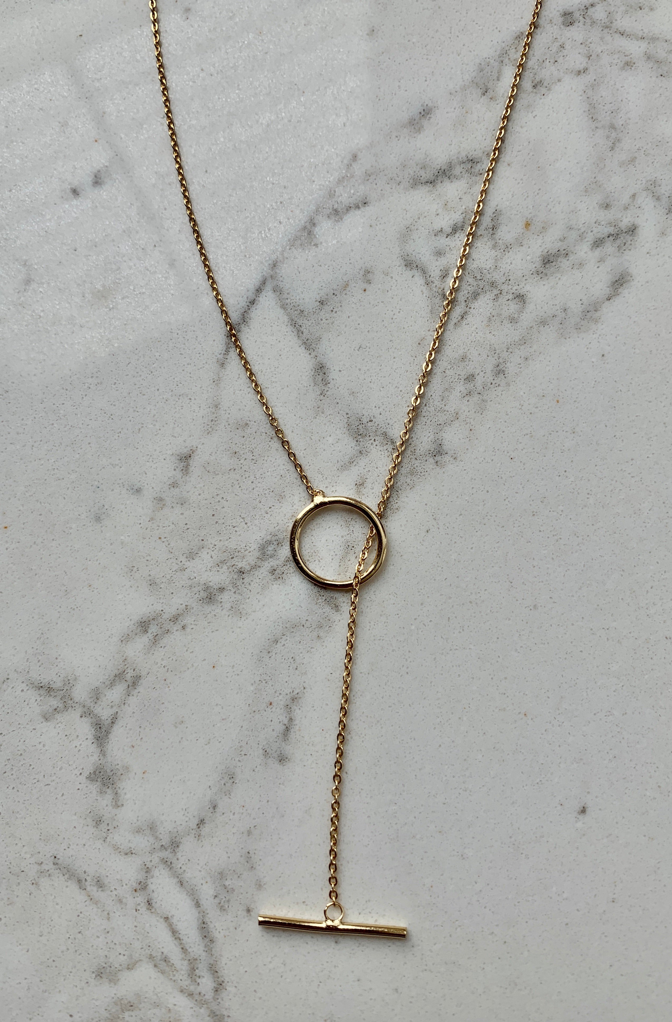 Gold Lariat Chain Necklace.