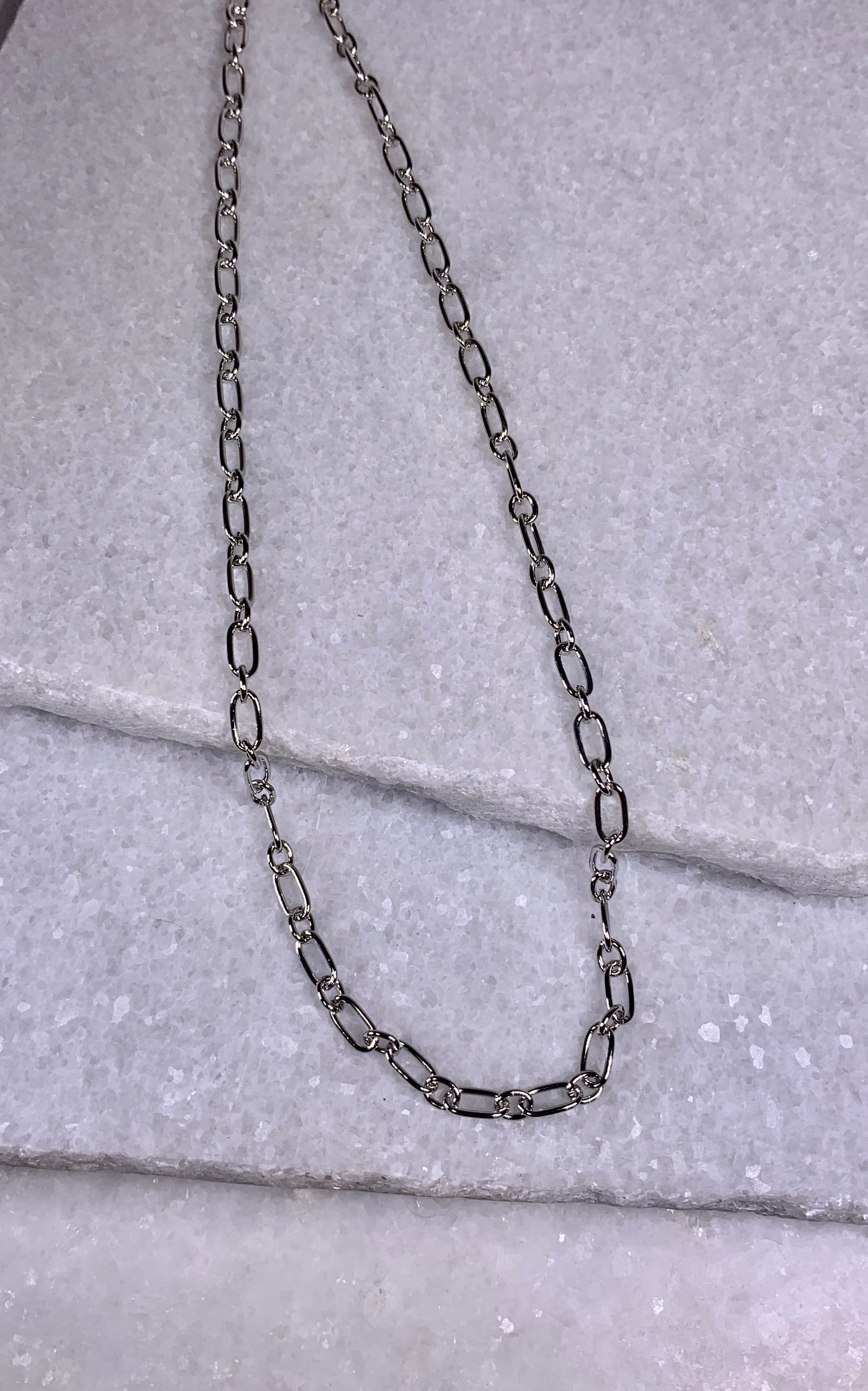 Small Silver 18" Oval Link Chain Necklace.