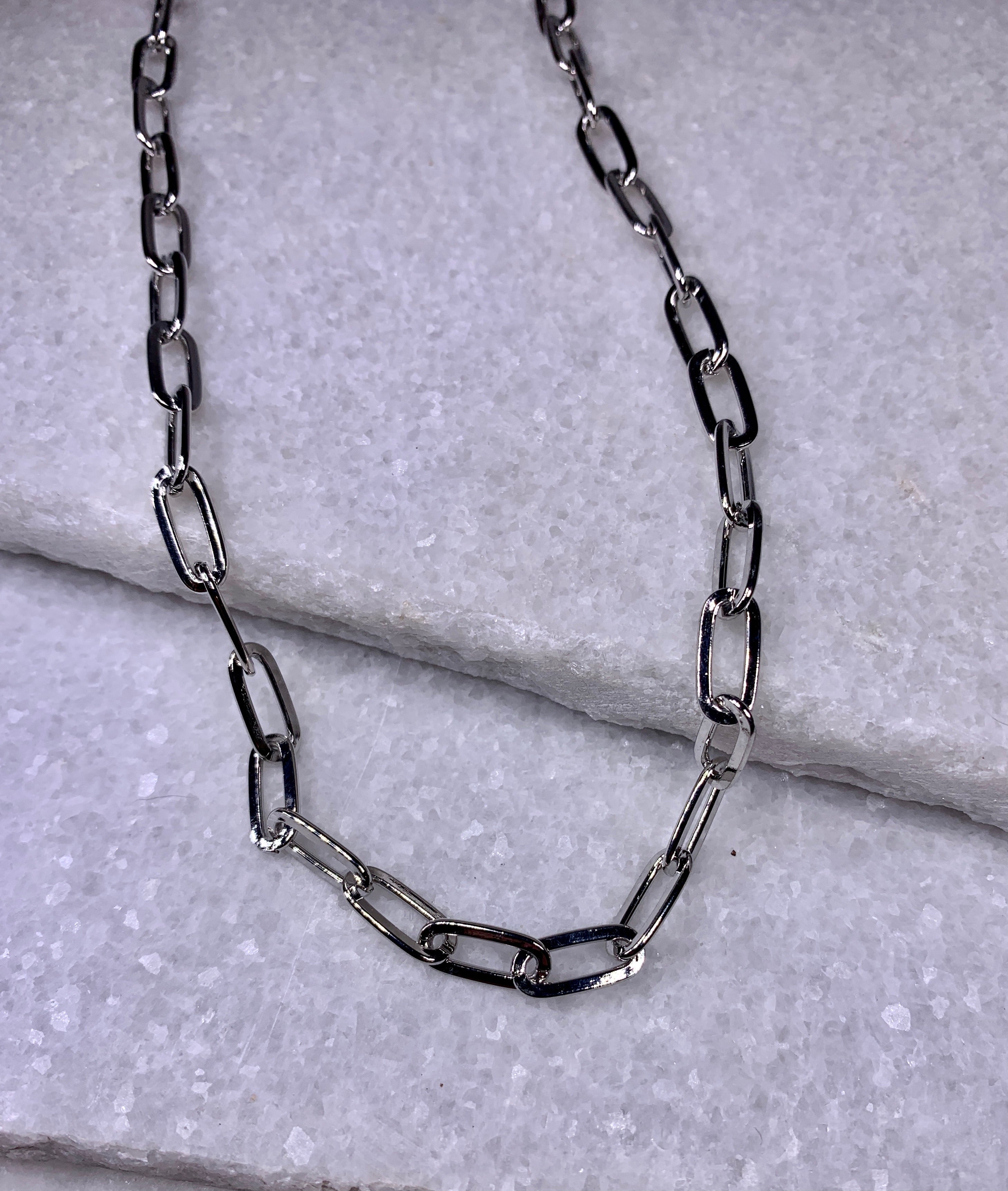 Silver 18" Oval Chain Necklace.