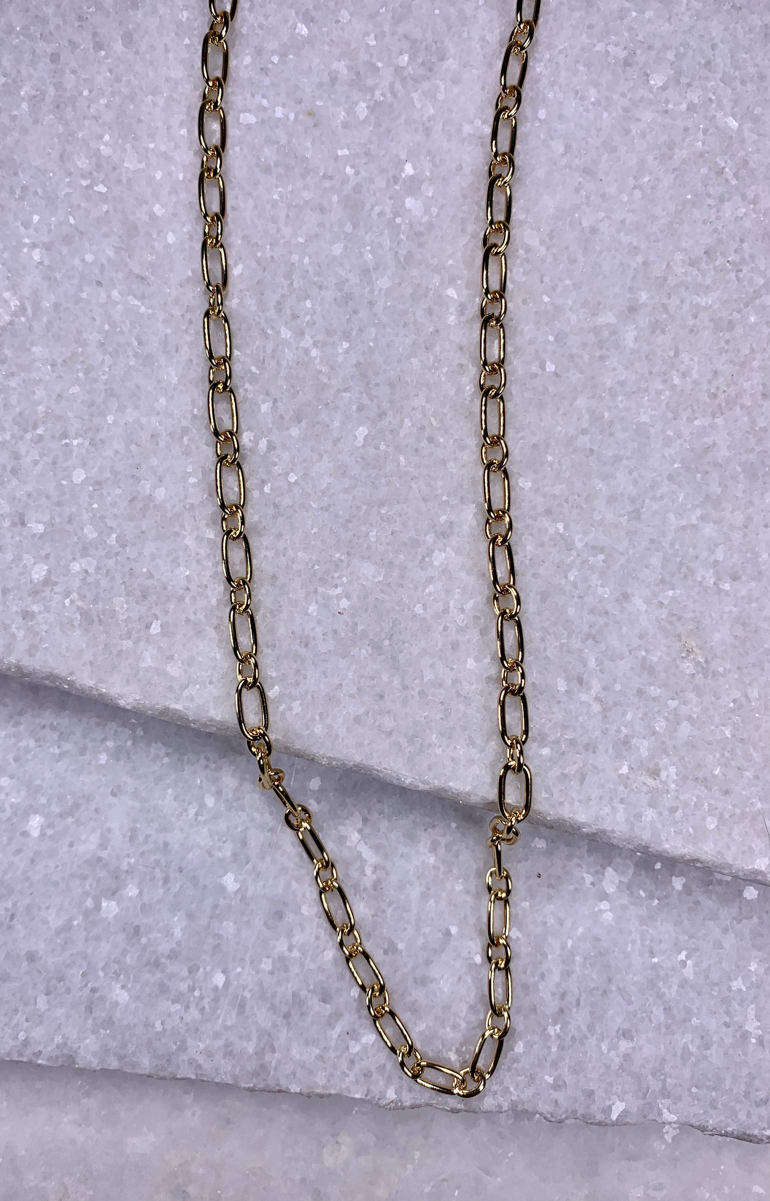 Small Gold 18" Oval Link Chain Necklace.