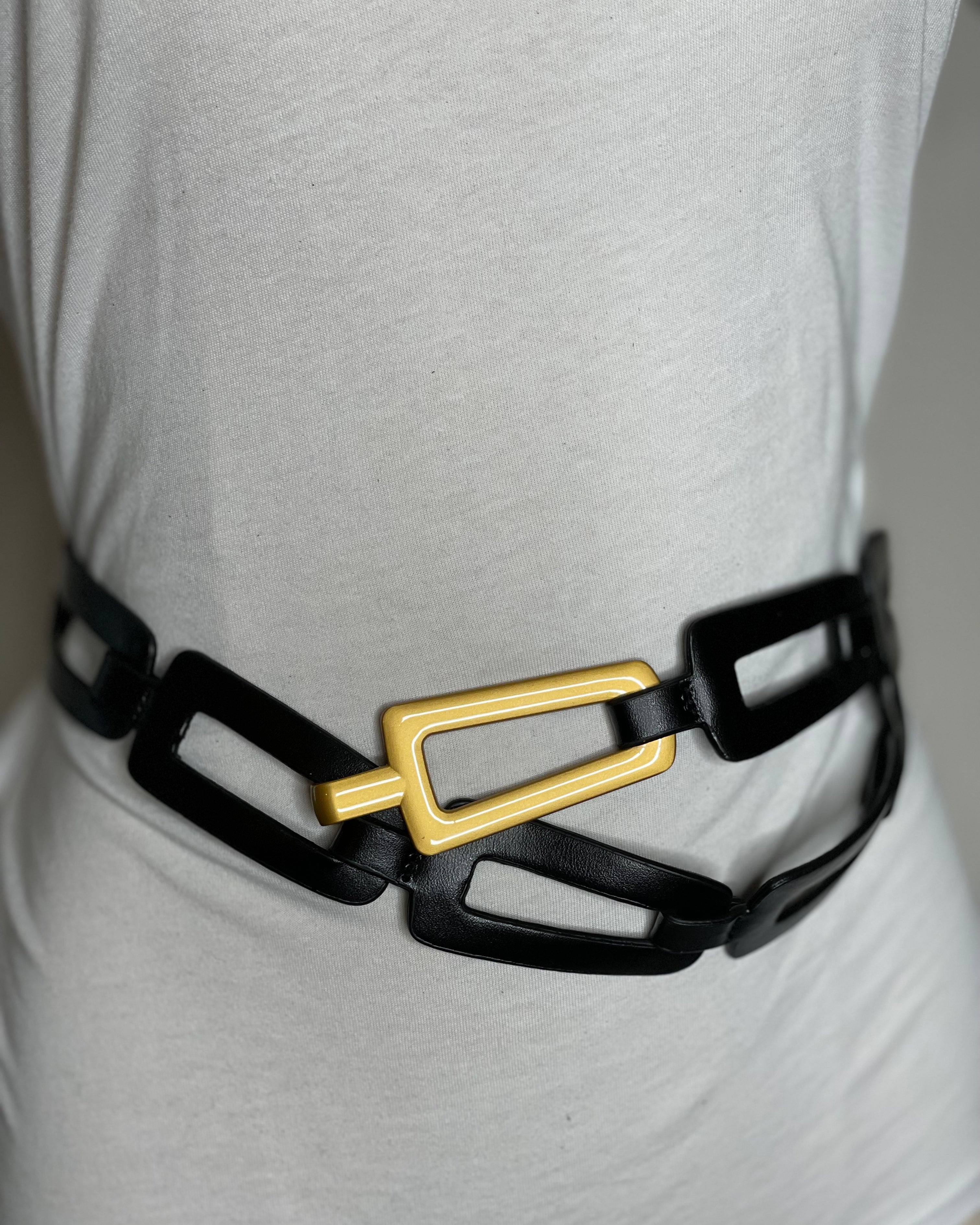 Leather Link Belt in Black.