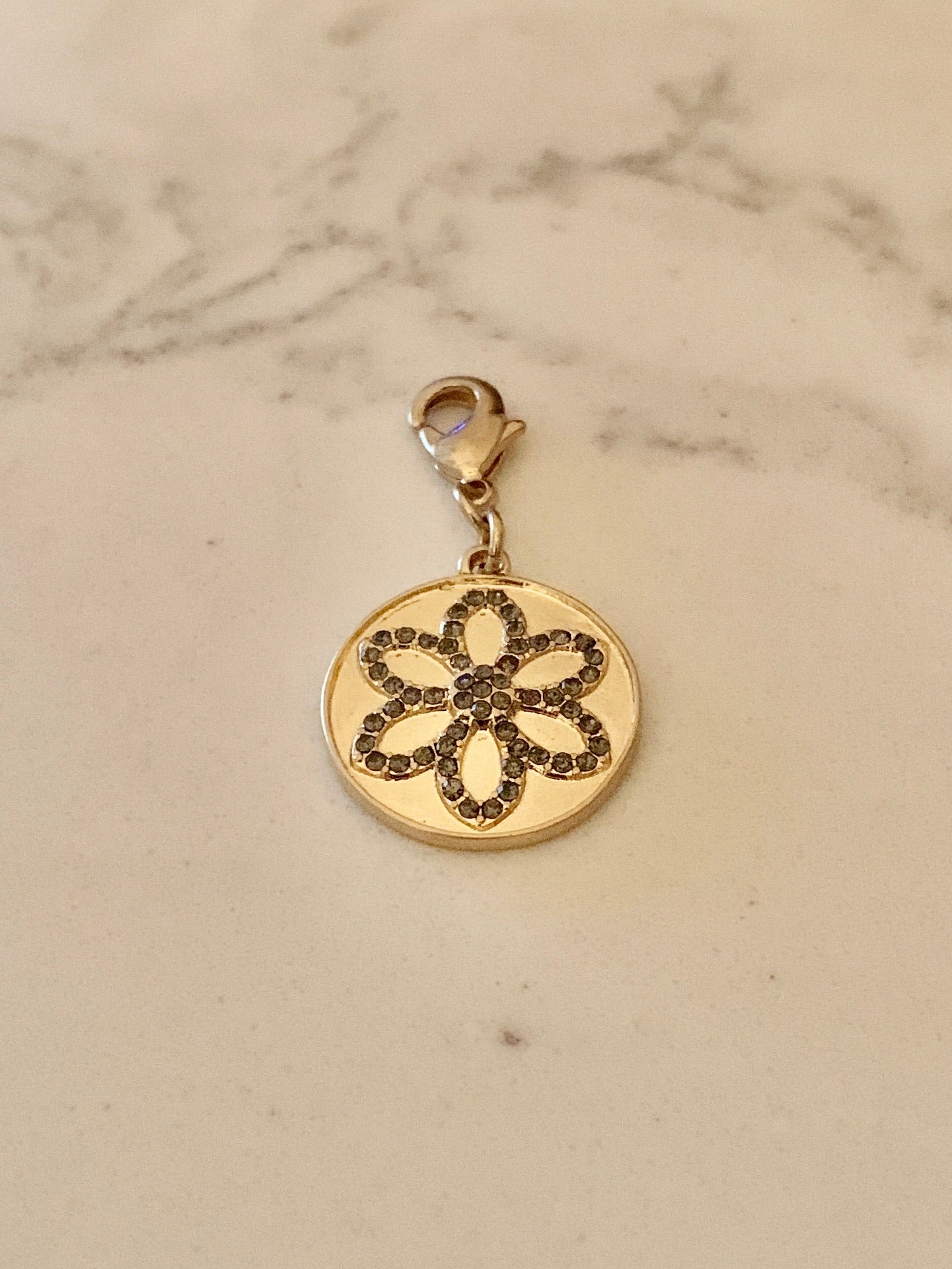 Etched Flower Stone Charm - Gold.