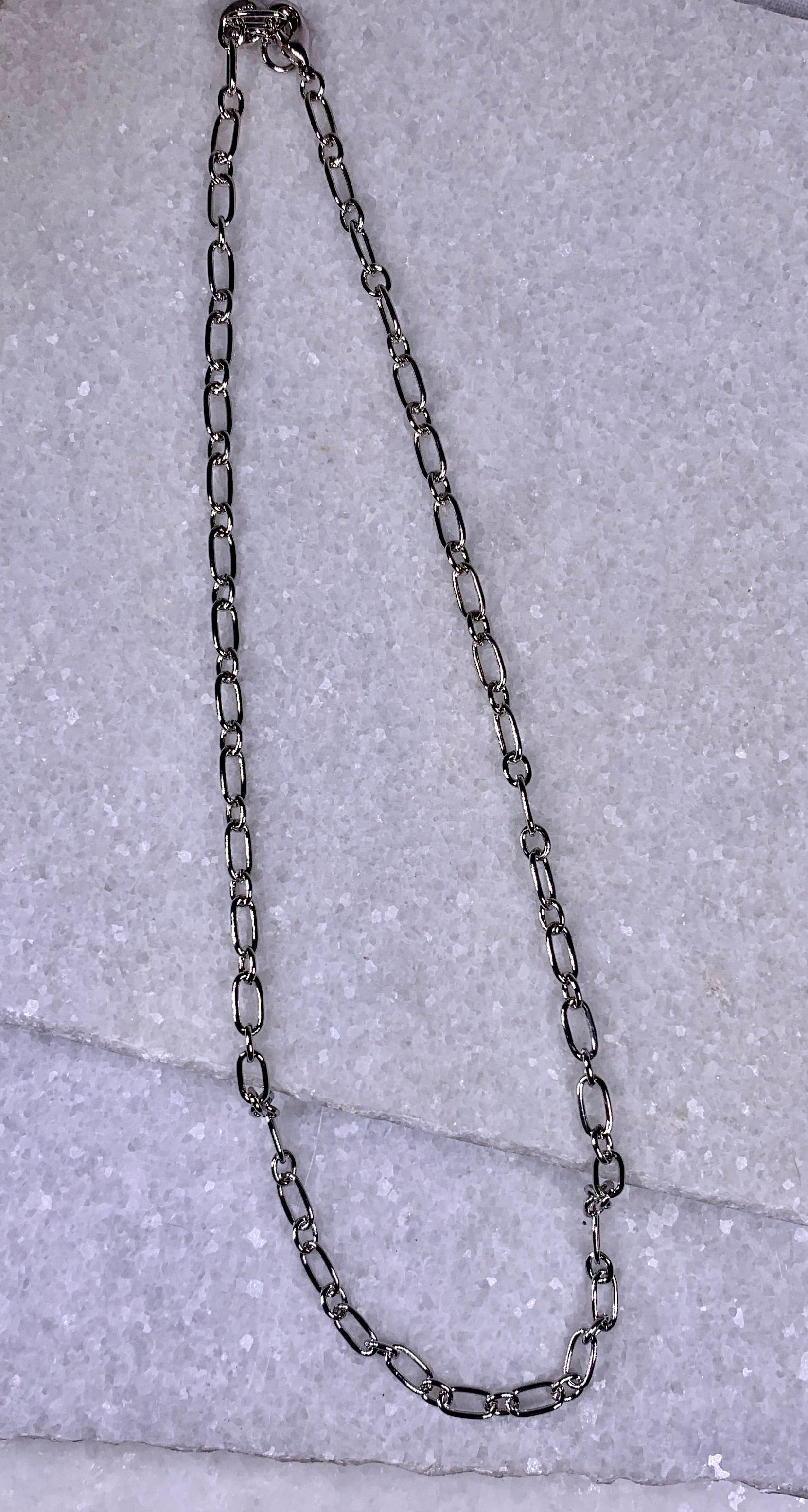 Small Silver 18" Oval Link Chain Necklace.