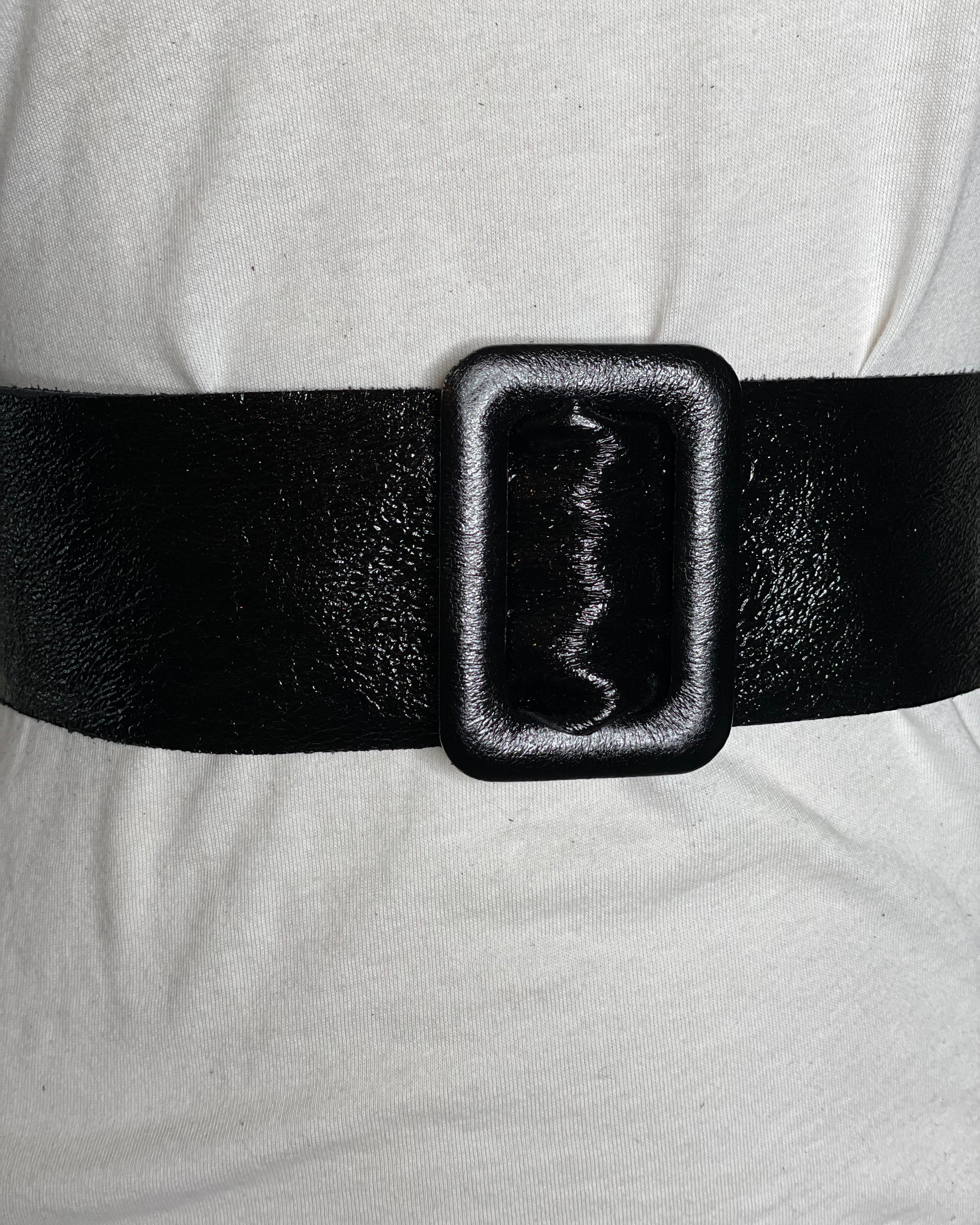 Leather Belt in Black or Gold.