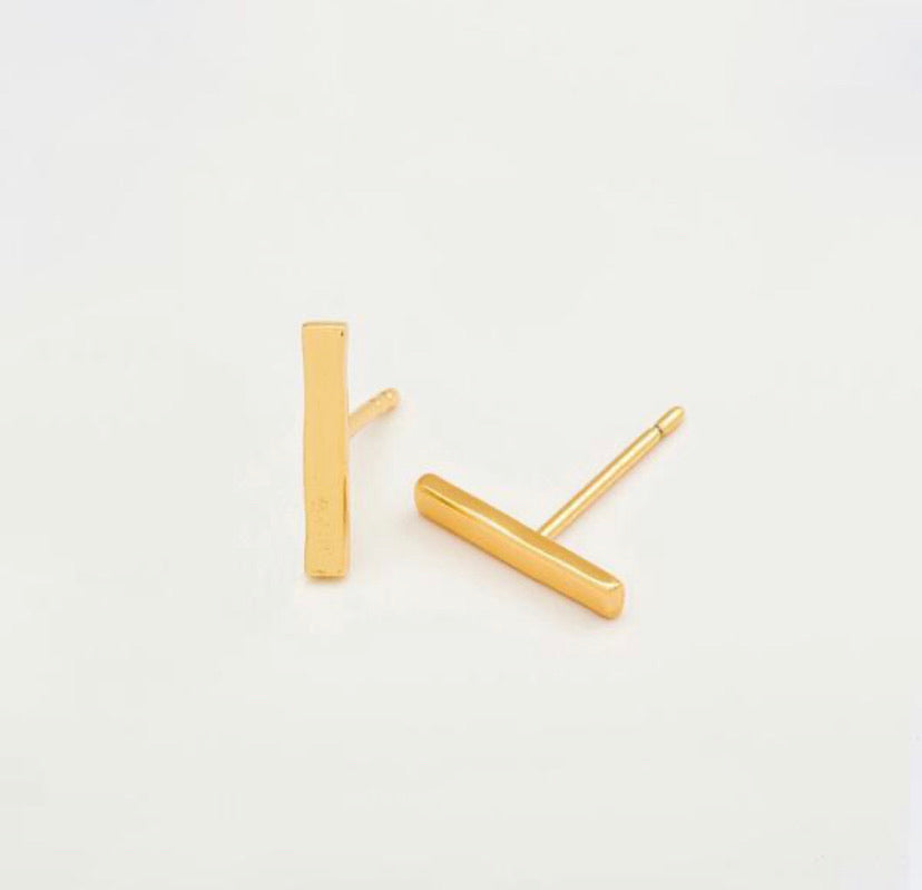 Taner Bar Mini Studs (gold).