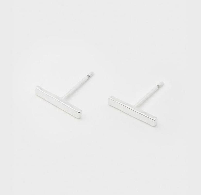 Taner Bar Mini Studs (silver).