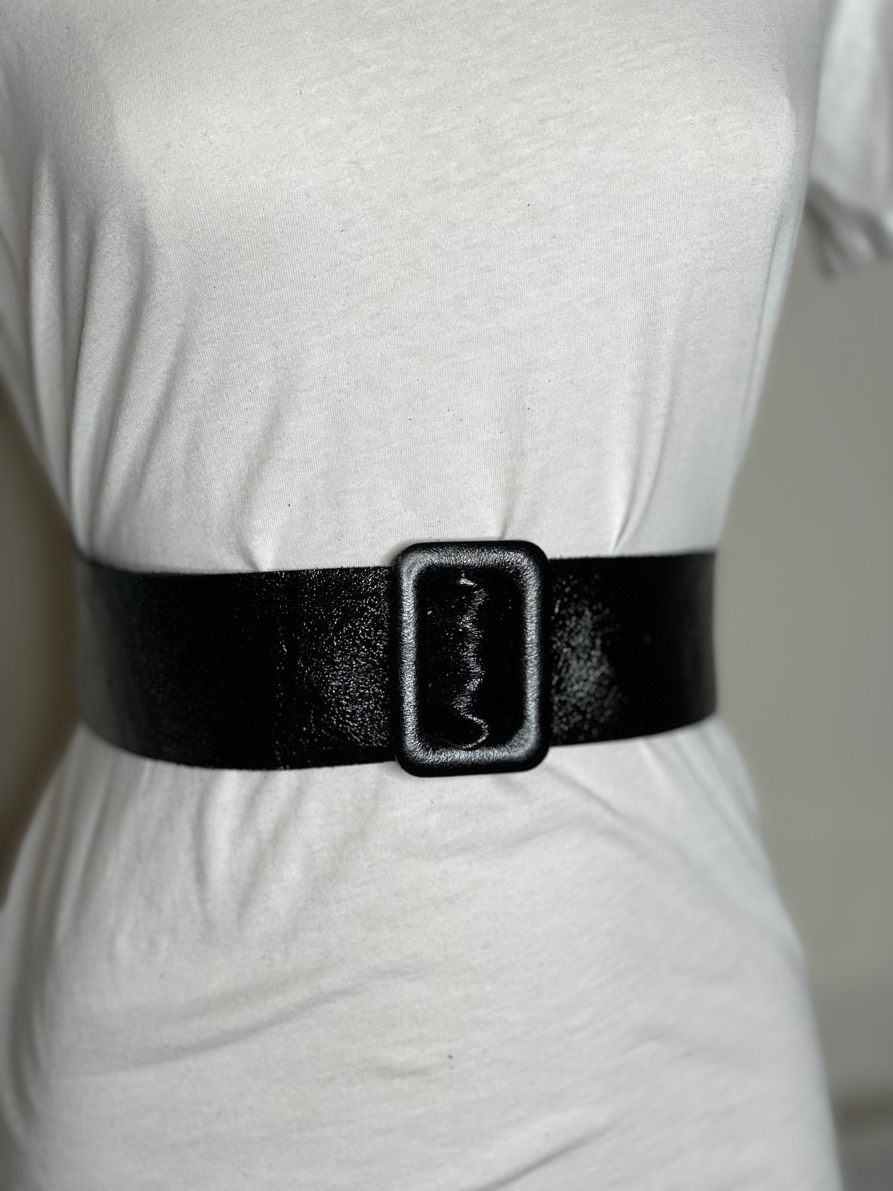 Leather Belt in Black or Gold.